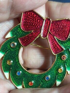 Vintage ART Arthur Pepper Christmas Wreath Brooch Red Green Enamel Rhinestone